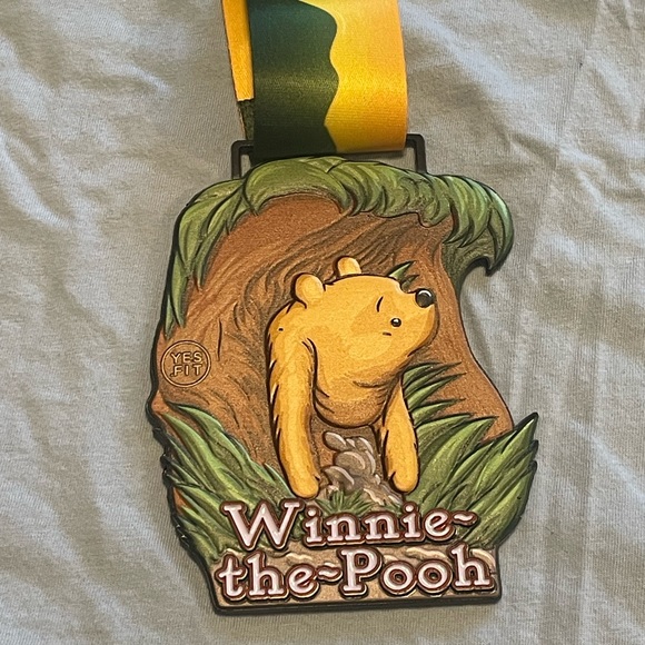 Yes.Fit Winnie the Pooh 40 Miles Medal & Shirt Bundle - Picture 3 of 4